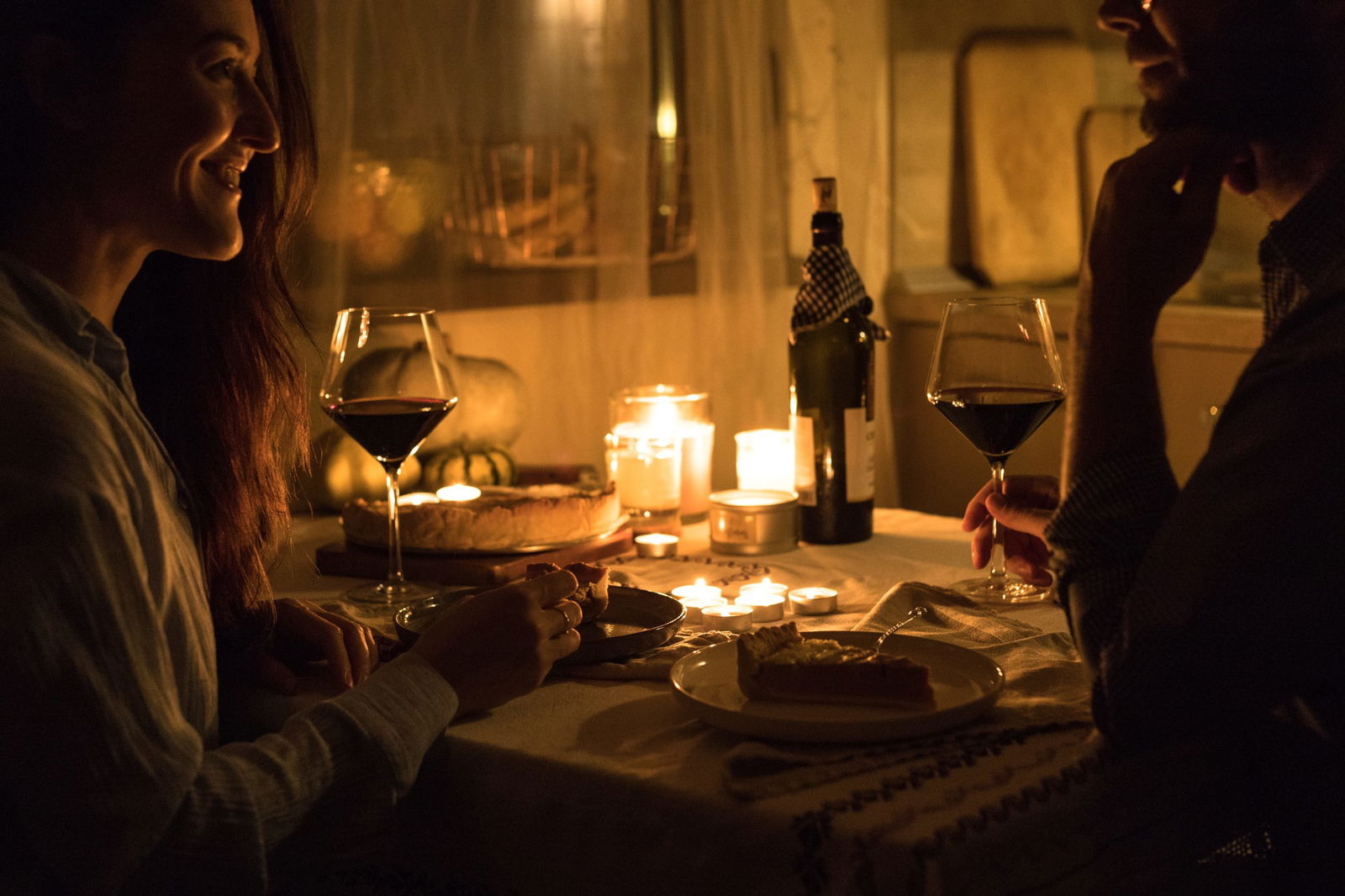Jantar luz de velas 6 Dicas para tornar o Dia dos Namorados Inesquecível 1